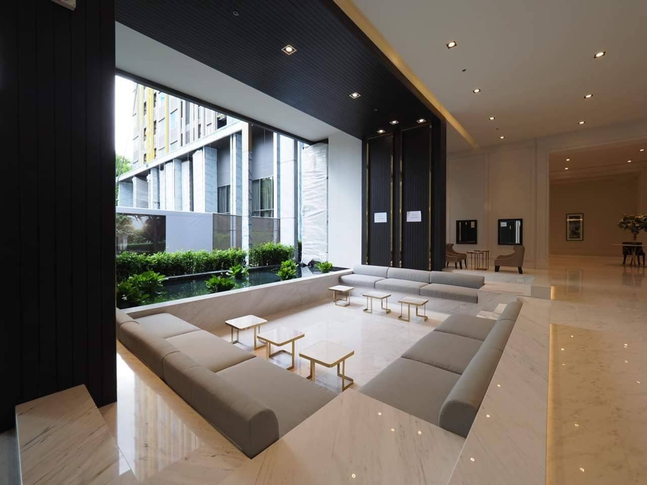 1495 – 105_living_room.jpg