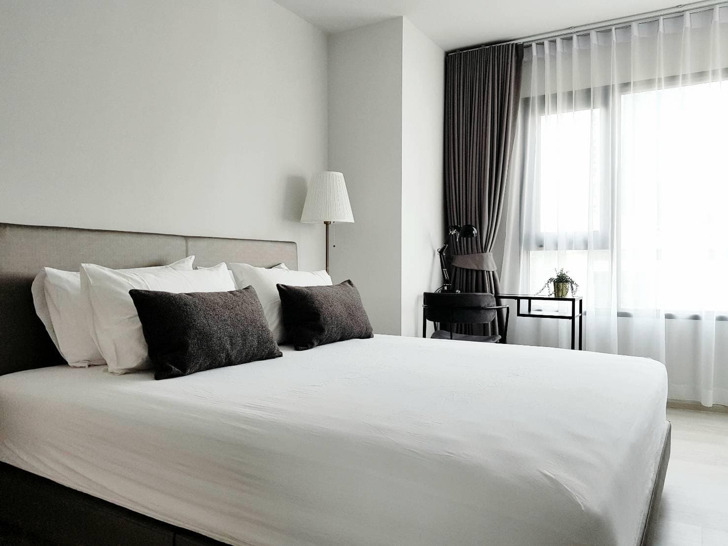 1495 – 202_bedroom.jpg