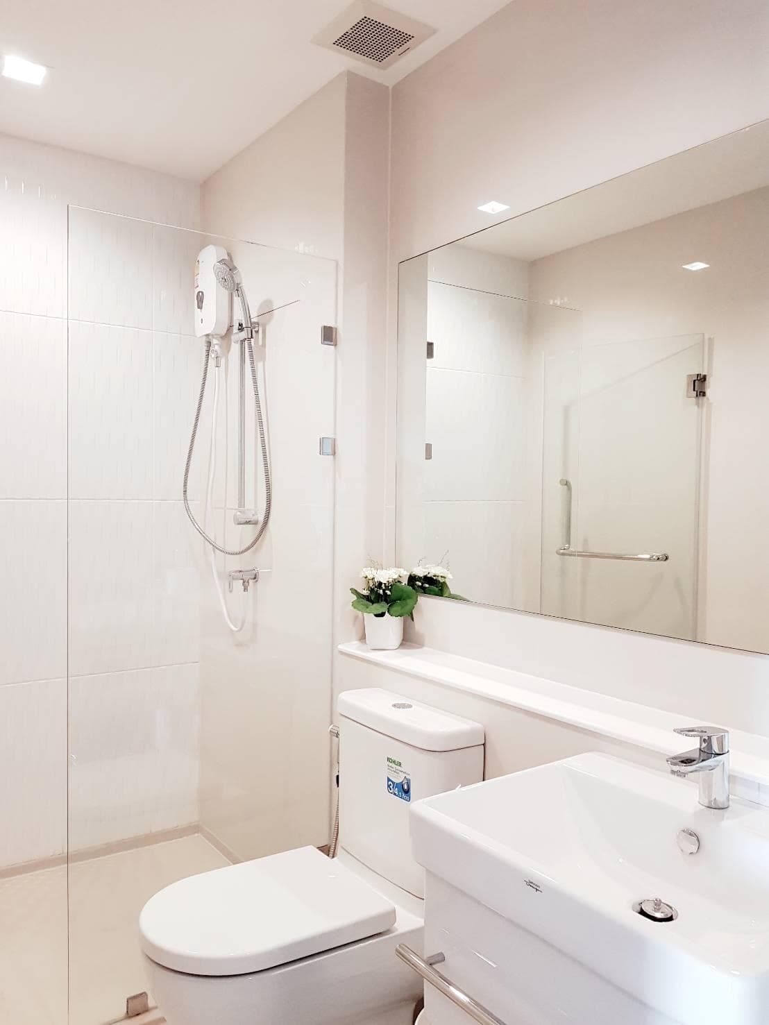 1495 – 301_bathroom.jpg