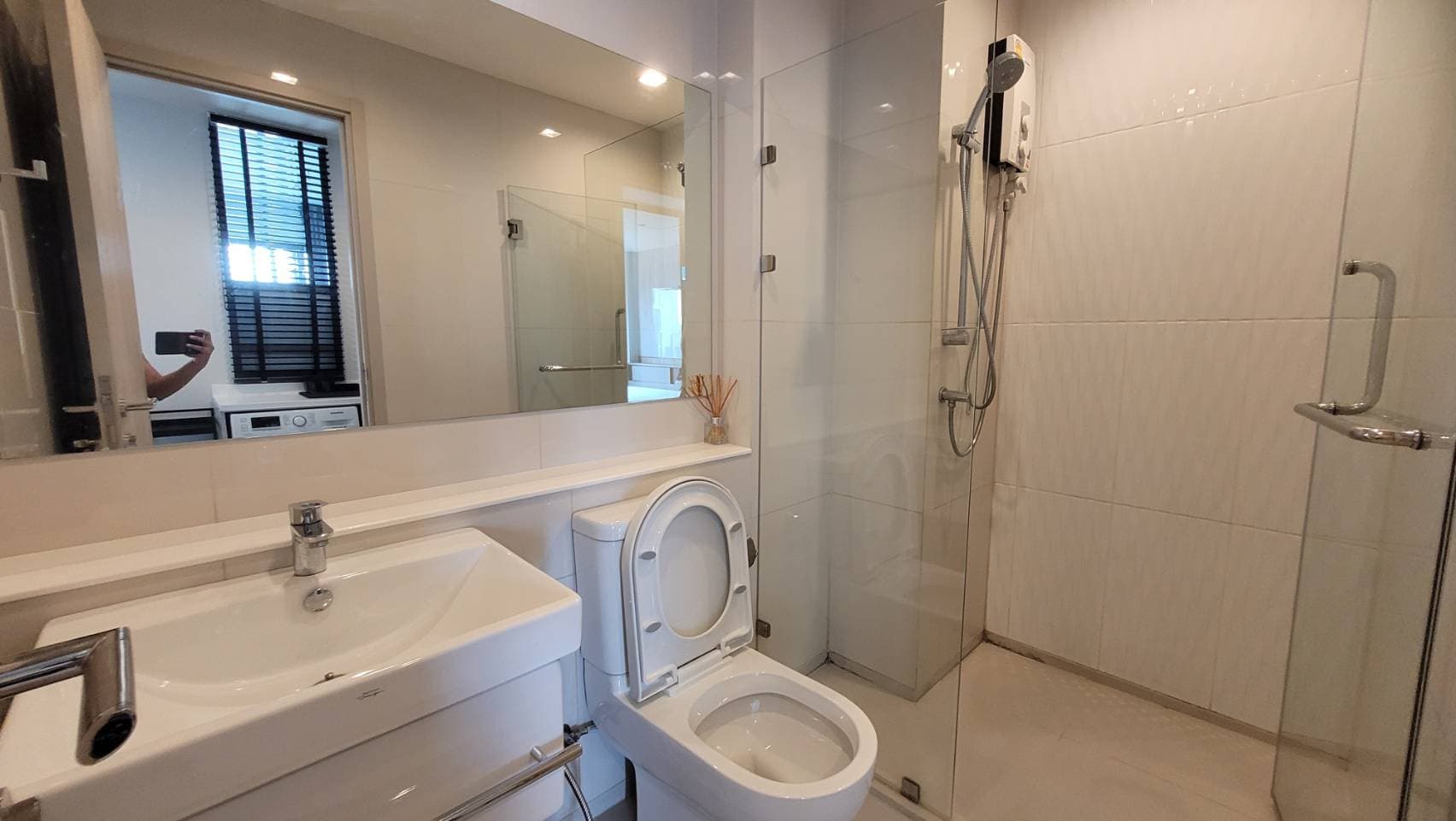1497 – 301_bathroom.jpg