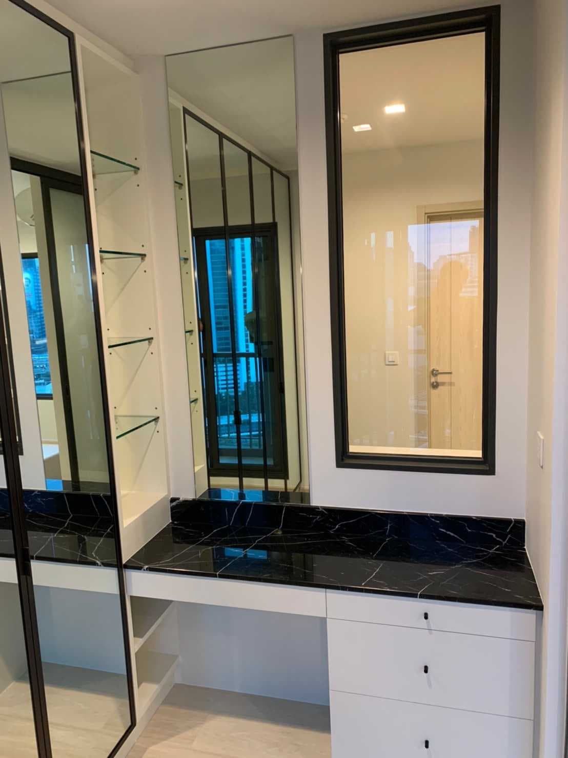 1499 – 302_bathroom.jpg