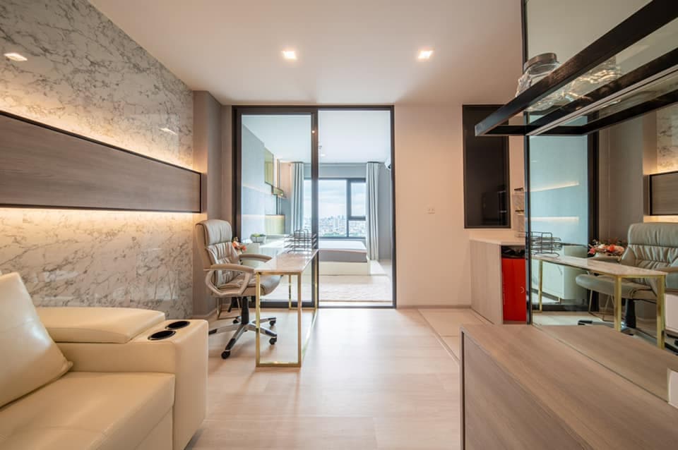 1500 – 101_living_room.jpg