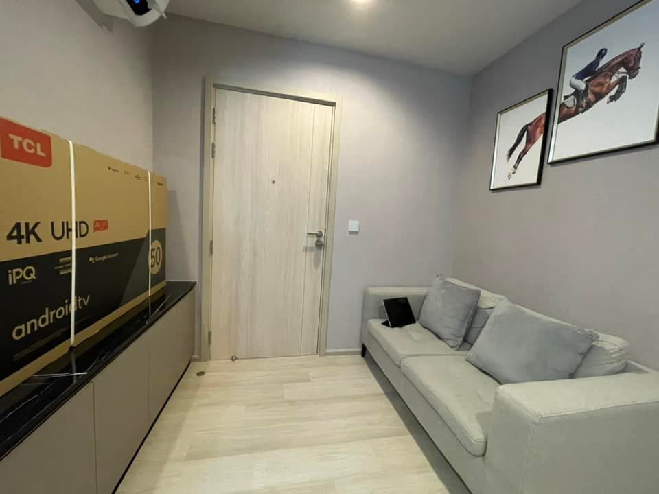 1501 – 102_living_room.jpg