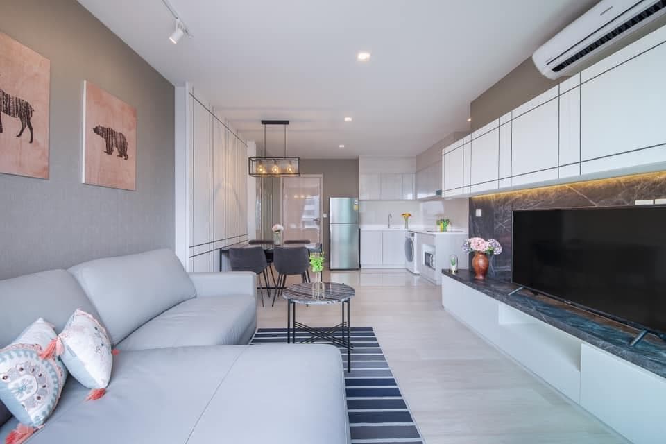 1502 – 102_living_room.jpg