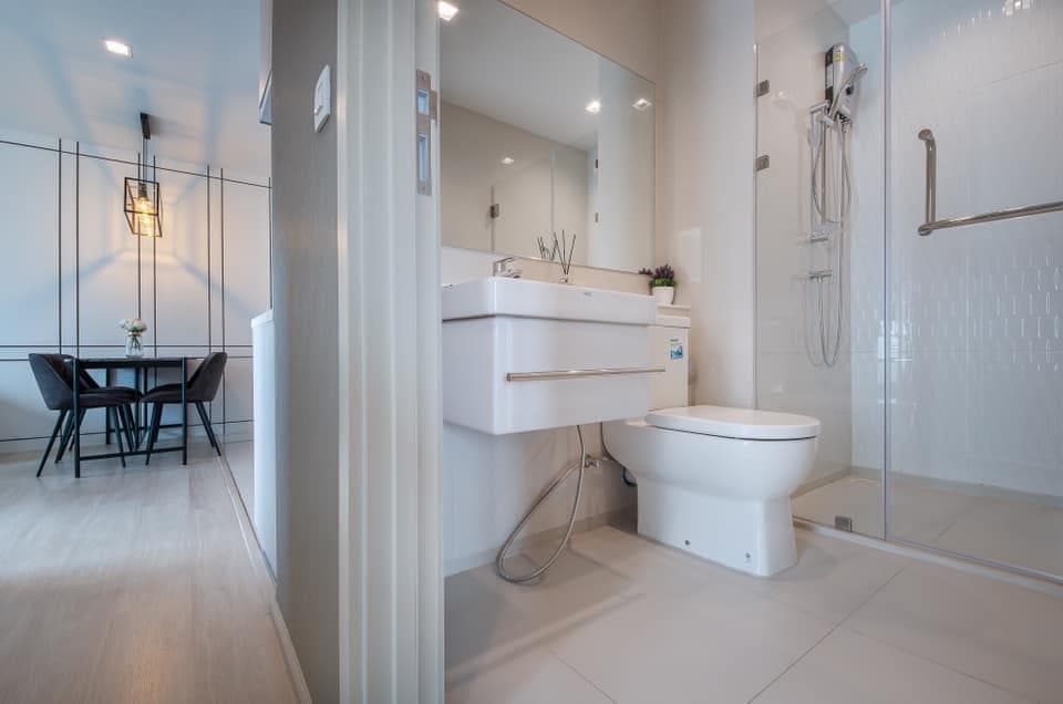1502 – 301_bathroom.jpg