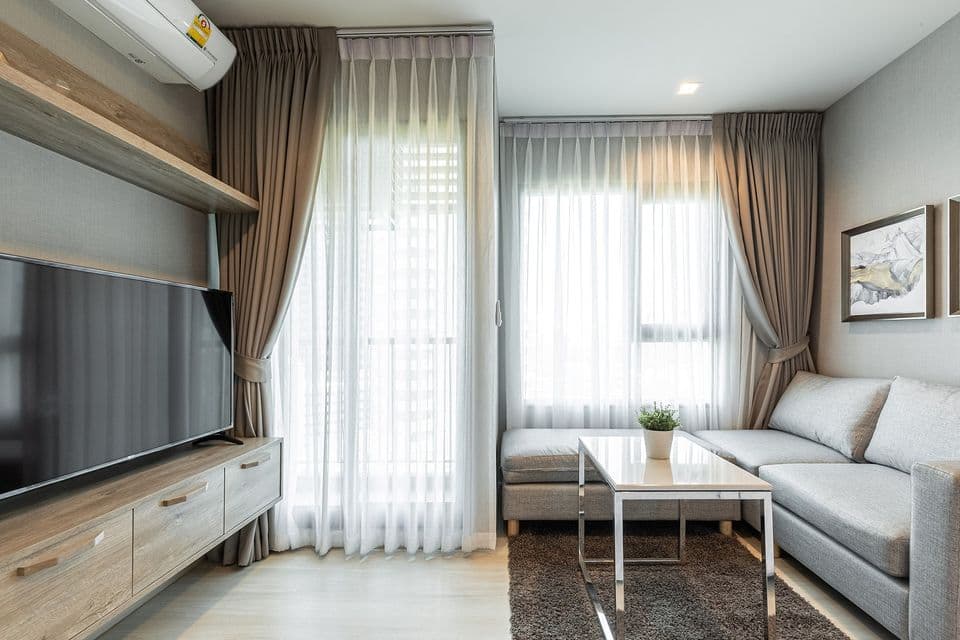1506 – 101_living_room.jpg