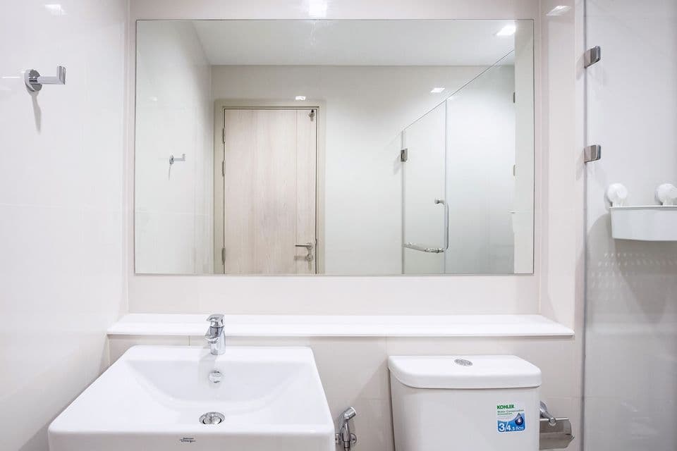 1506 – 302_bathroom.jpg