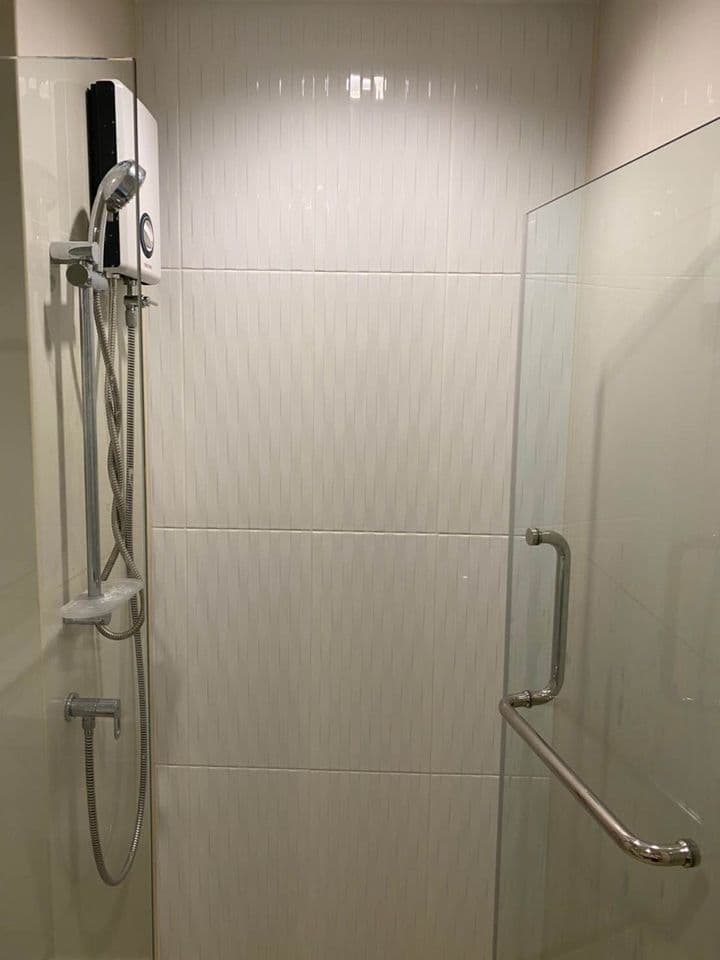 1508 – 301_bathroom.jpg