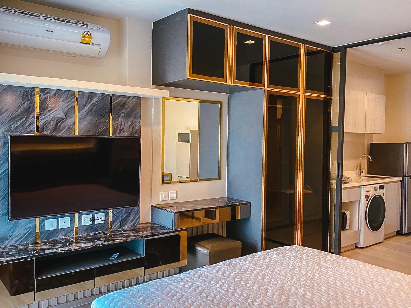 1510 – 201_bedroom.jpg