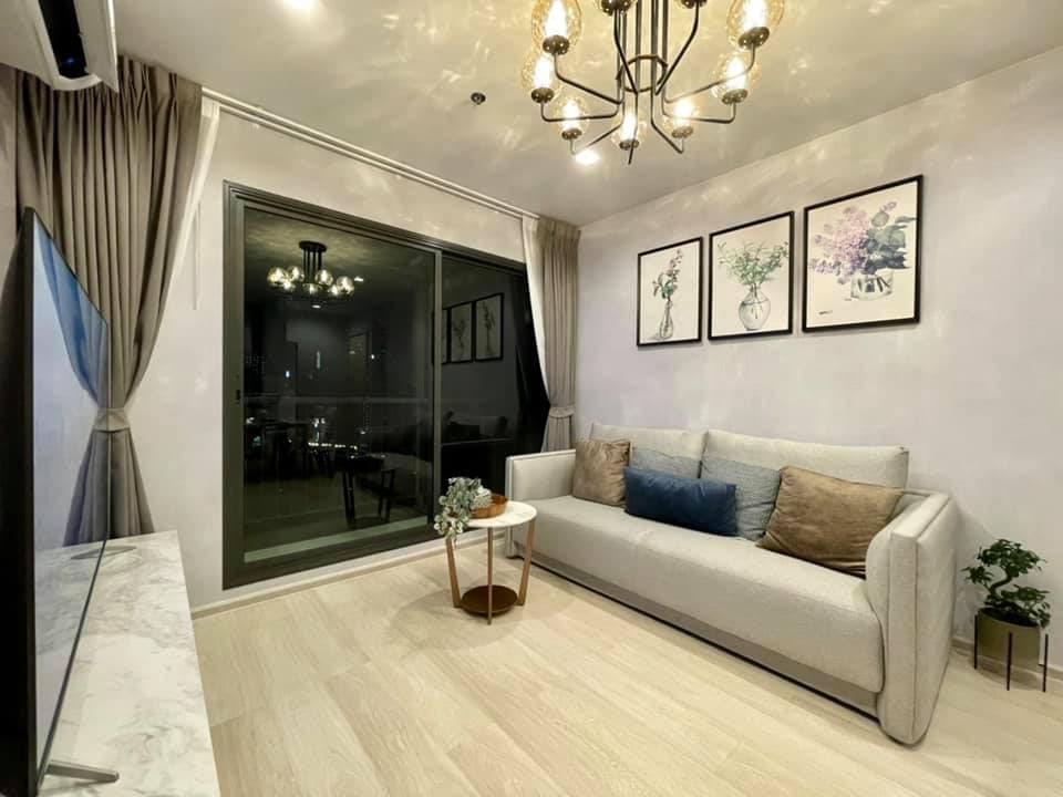 1511 – 105_living_room.jpg