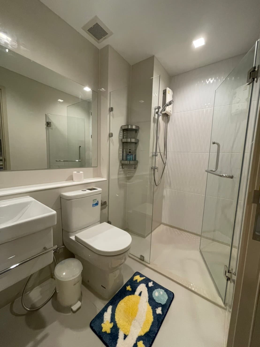 1514 – 302_bathroom.jpg
