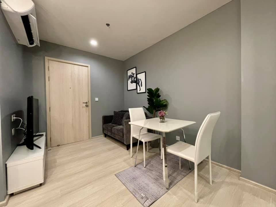 1516 – 102_living_room.jpg