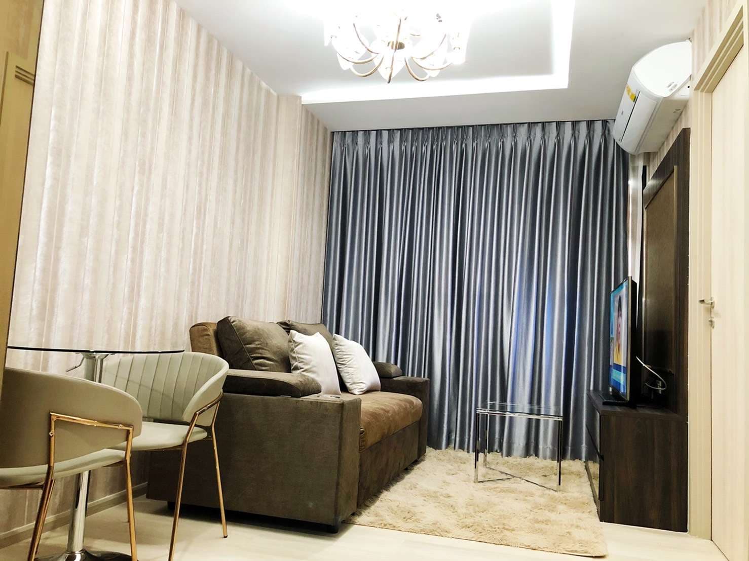 1517 – 101_living_room.jpg