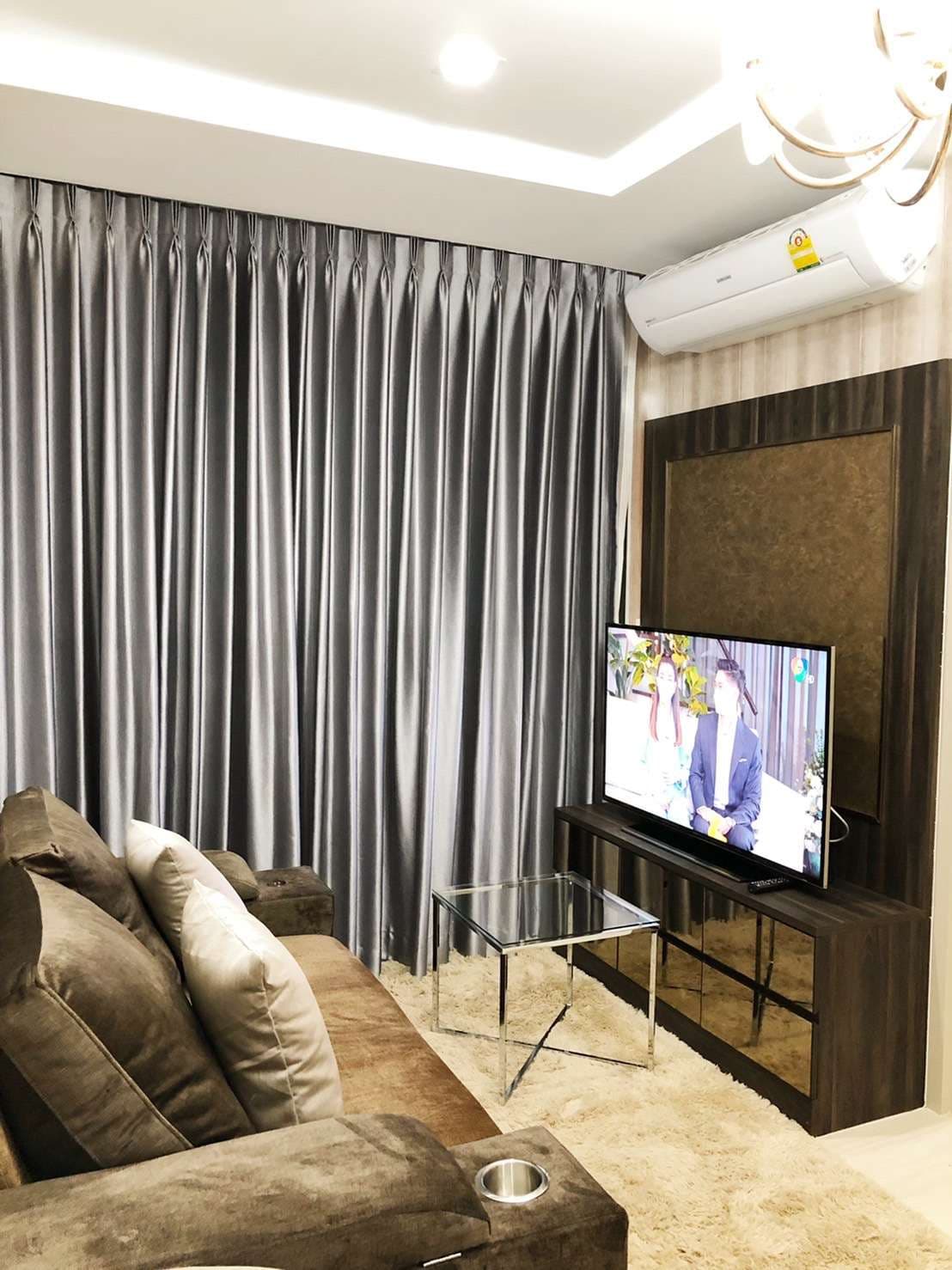 1517 – 102_living_room.jpg