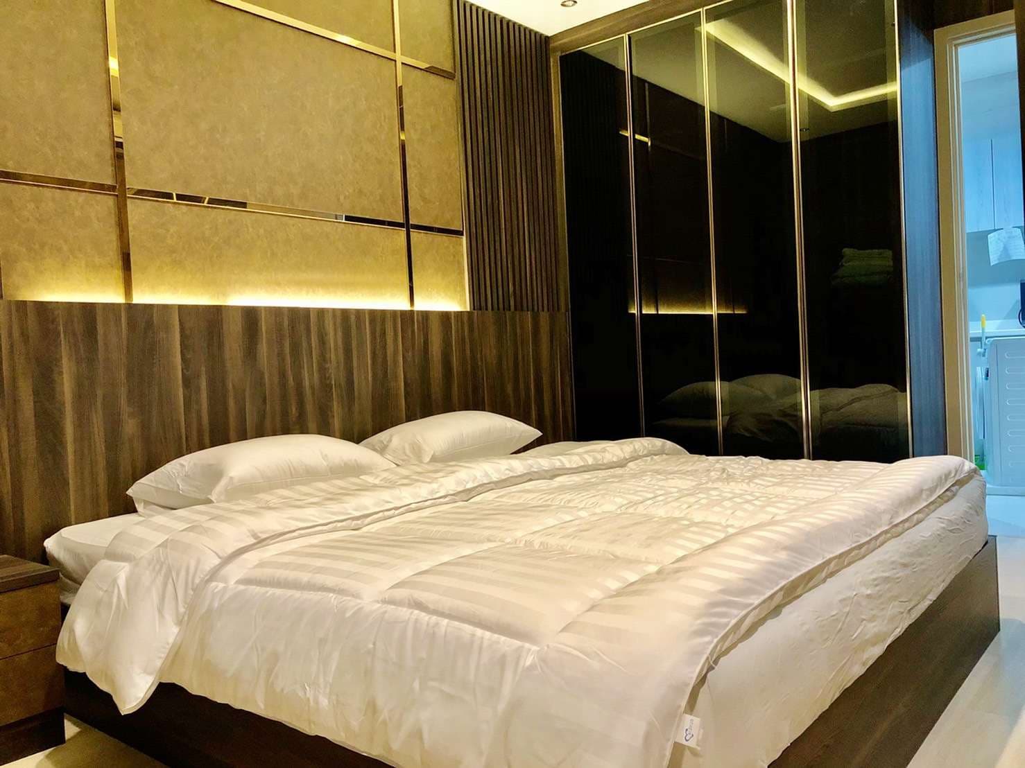 1517 – 201_bedroom.jpg
