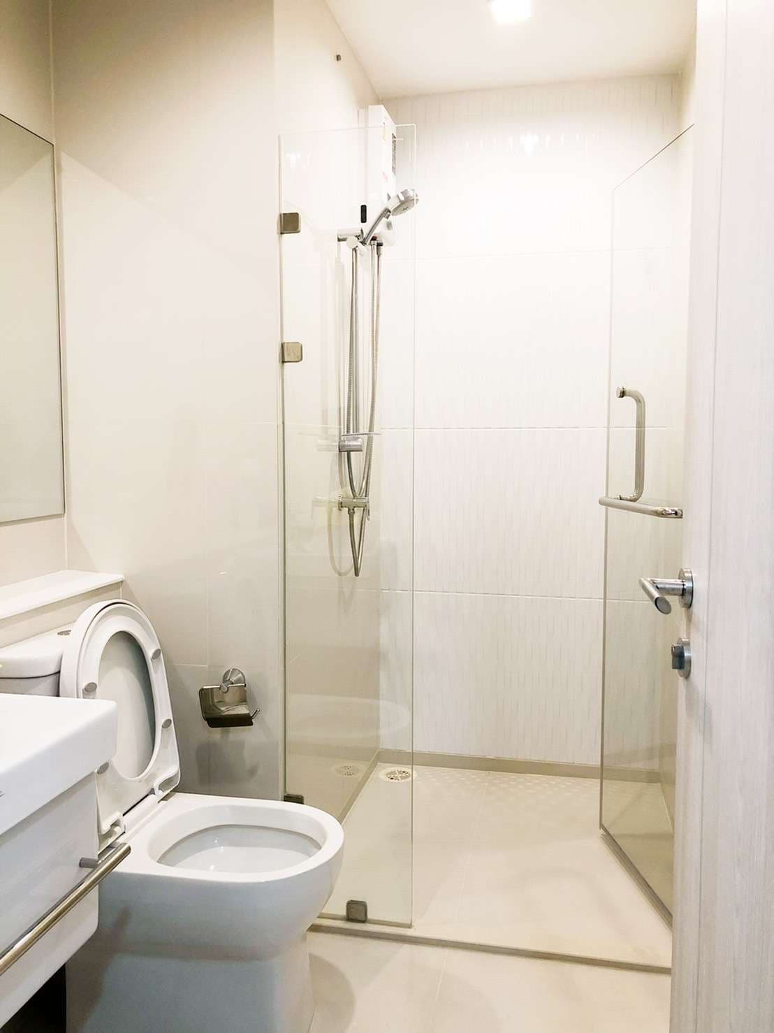 1517 – 301_bathroom.jpg