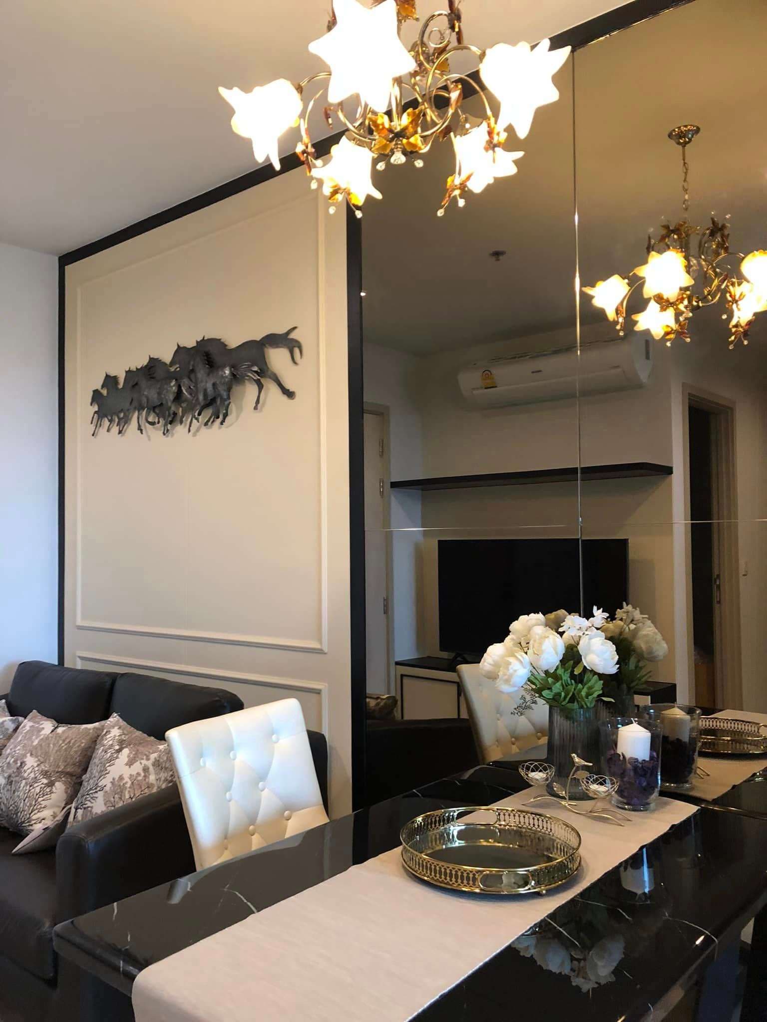 1518 – 101_living_room.jpg