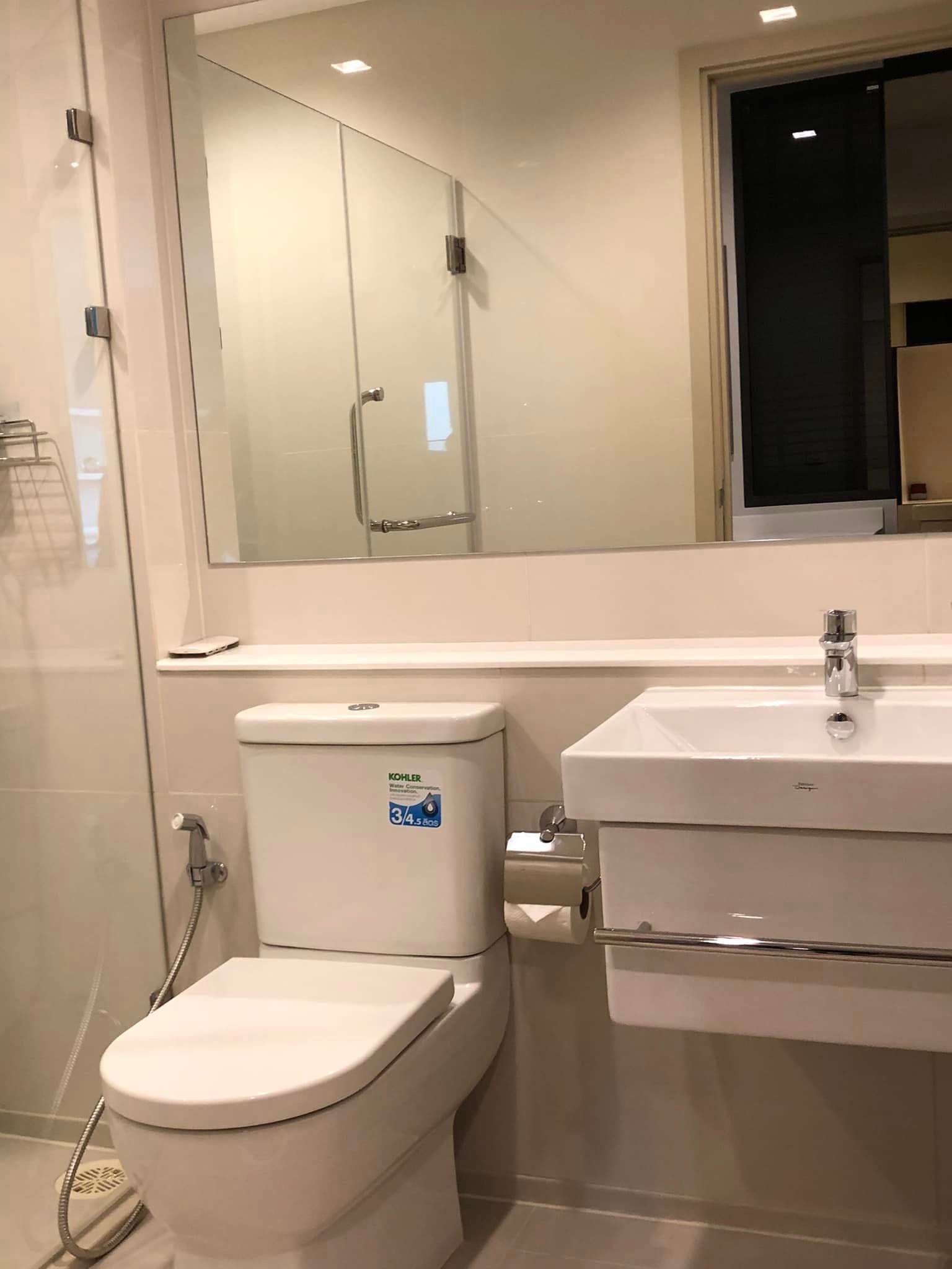 1518 – 303_bathroom.jpg