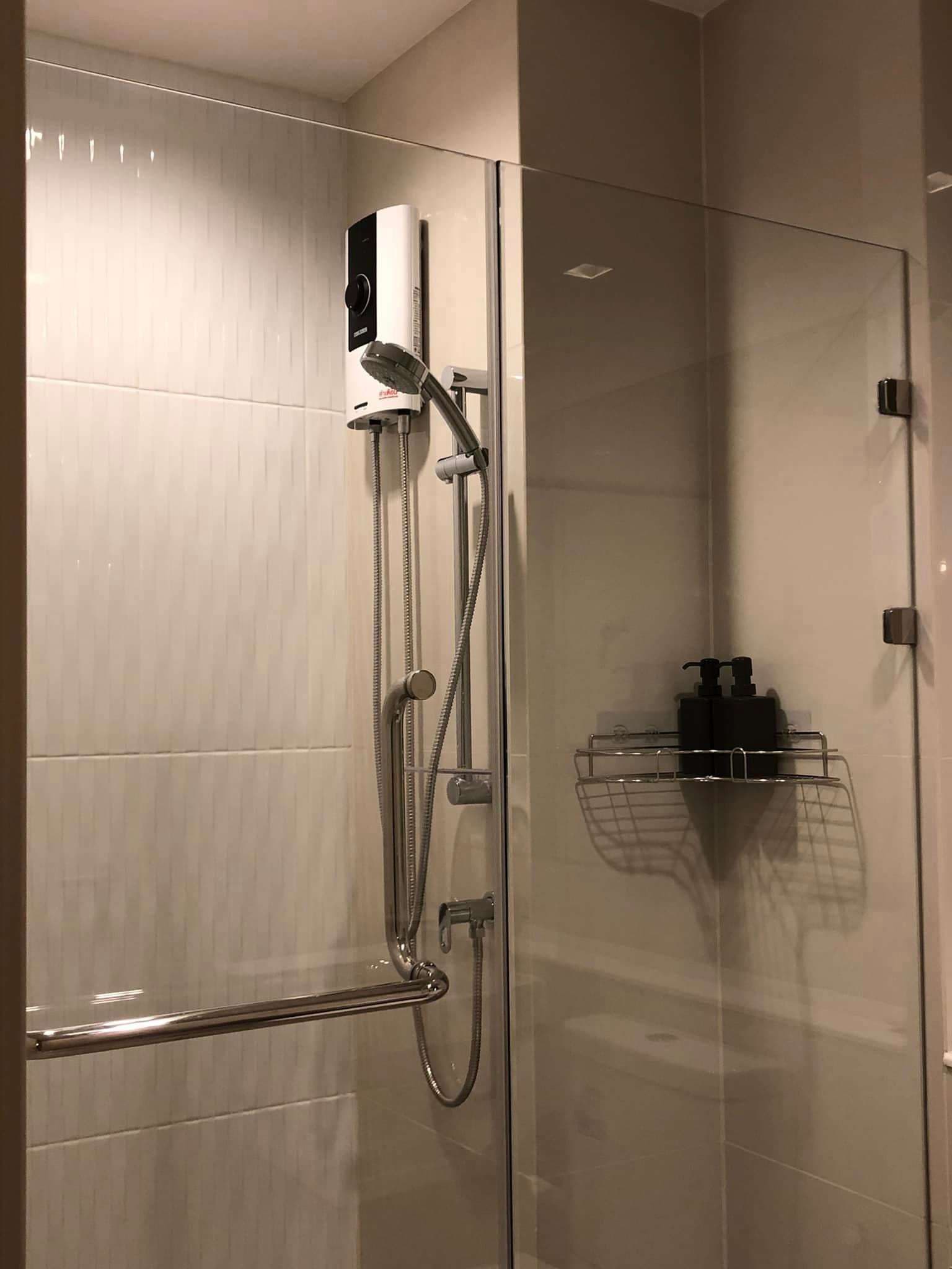 1518 – 304_bathroom.jpg