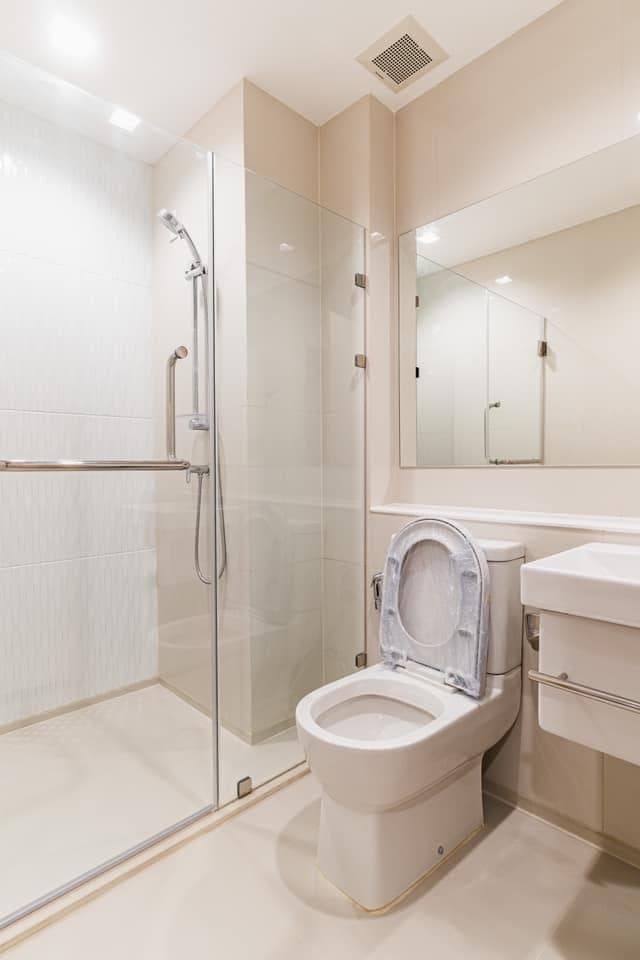 1520 – 302_bathroom.jpg