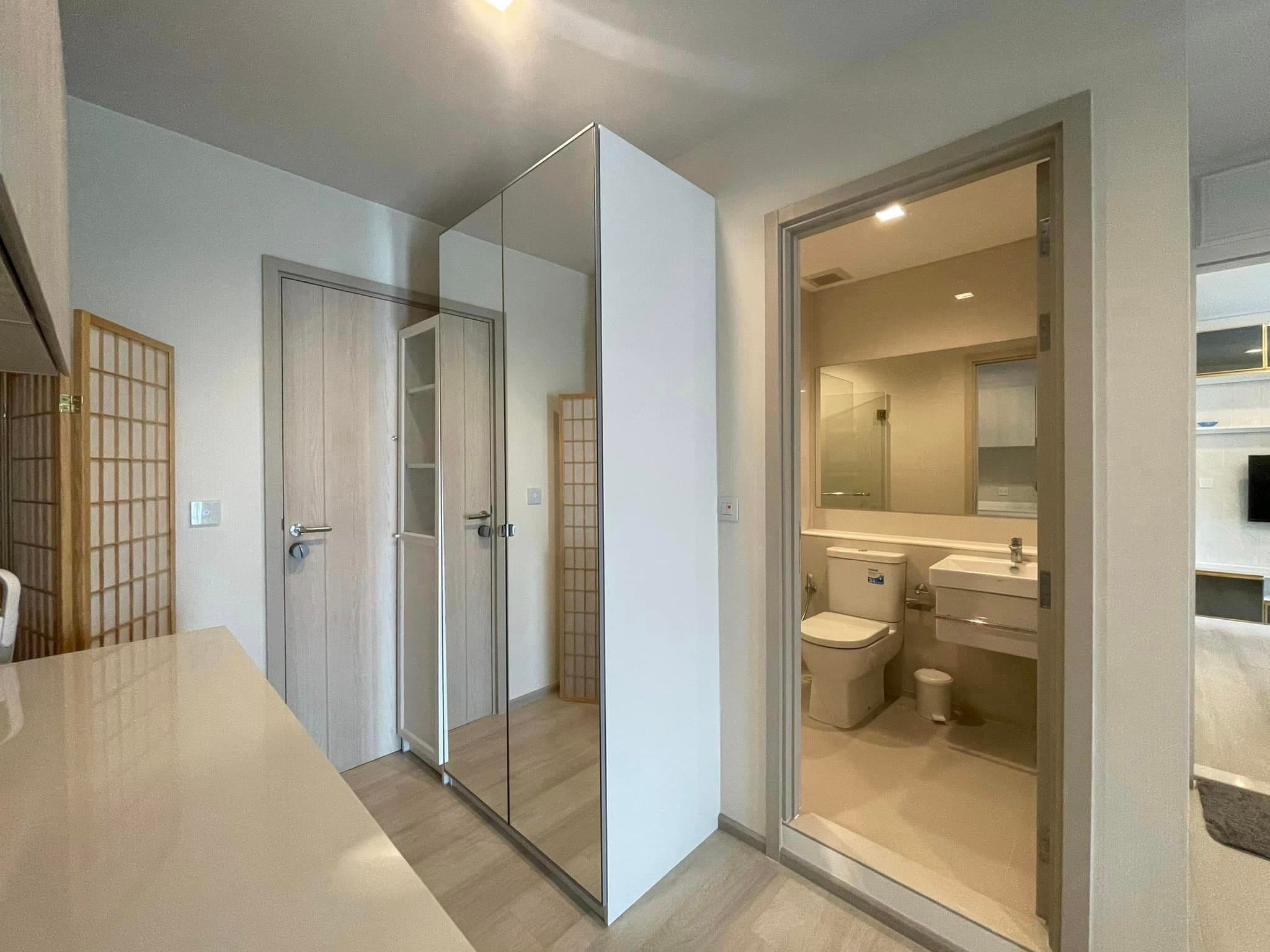 1525 – 301_bathroom.jpg