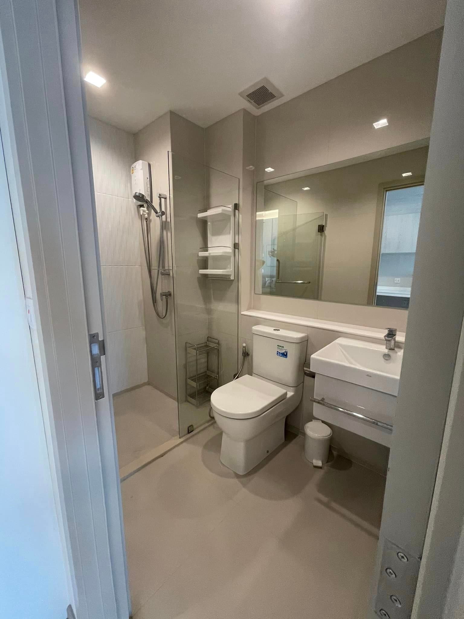 1525 – 302_bathroom.jpg