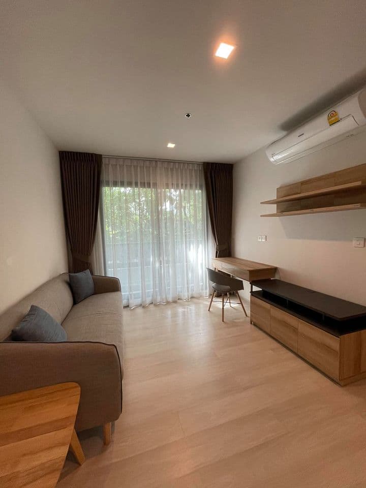 1526 – 101_living_room.jpg