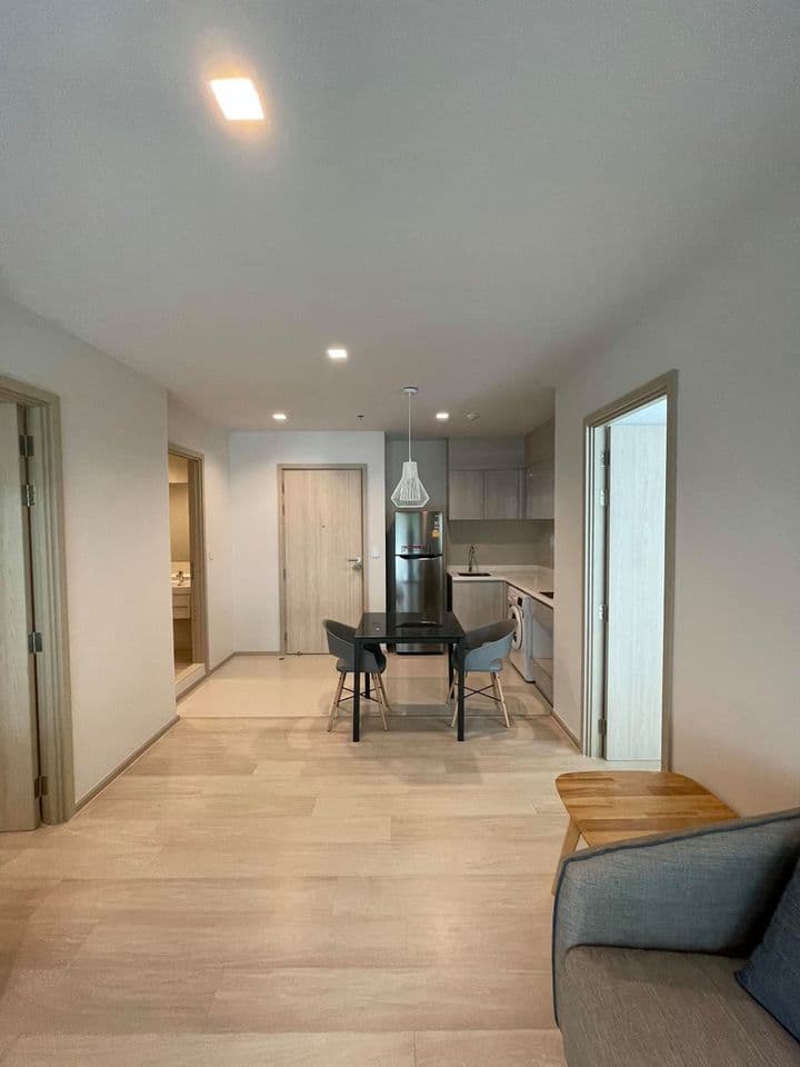 1526 – 102_living_room.jpg