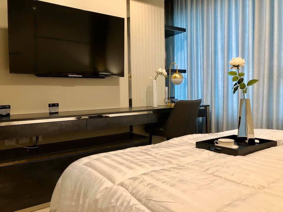 1527 – 202_bedroom.jpg