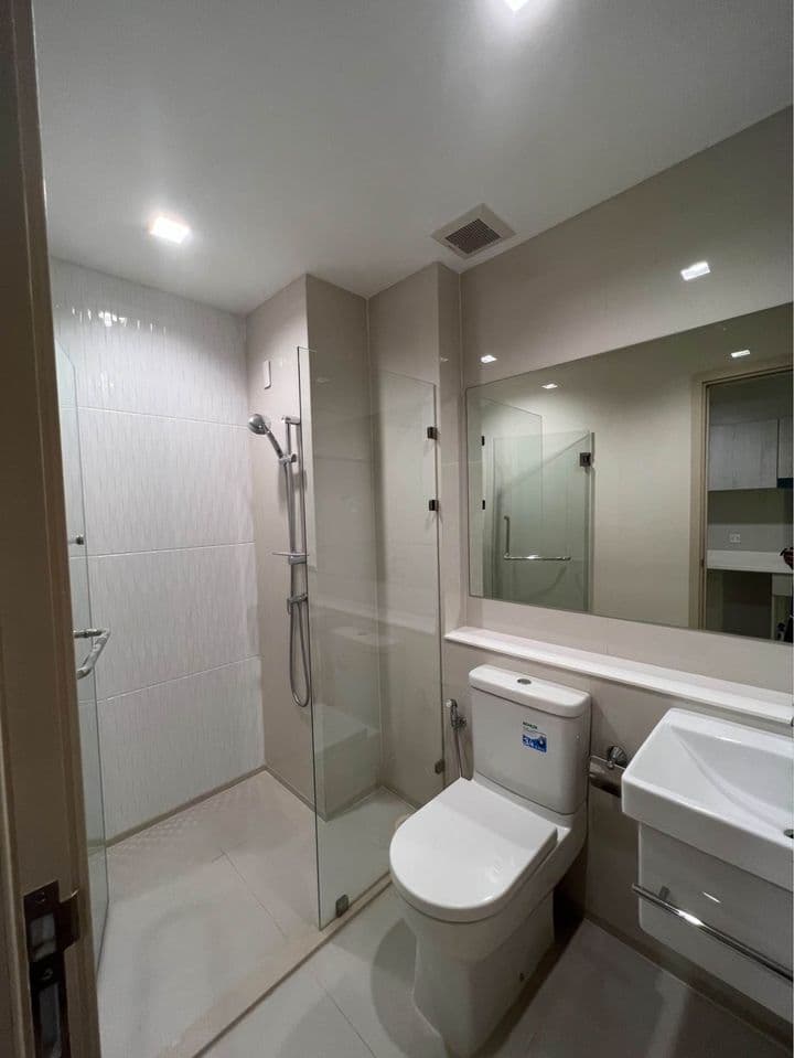 1528 – 301_bathroom.jpg