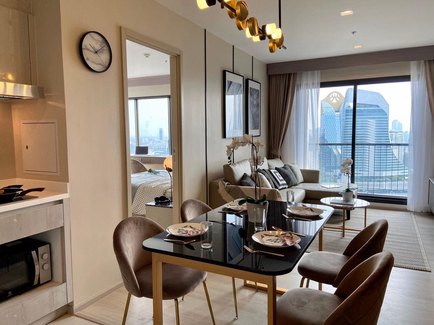1530 – 102_living_room.jpg