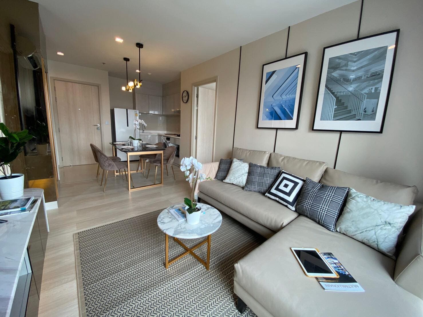 1530 – 104_living_room.jpg