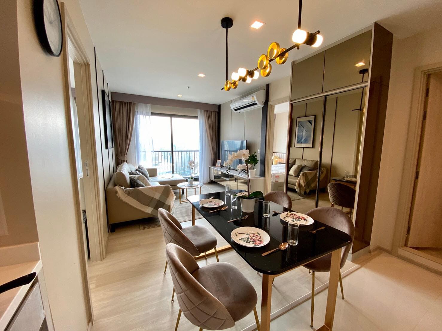 1530 – 106_living_room.jpg