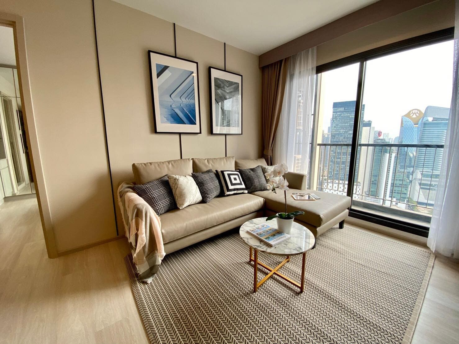 1530 – 107_living_room.jpg
