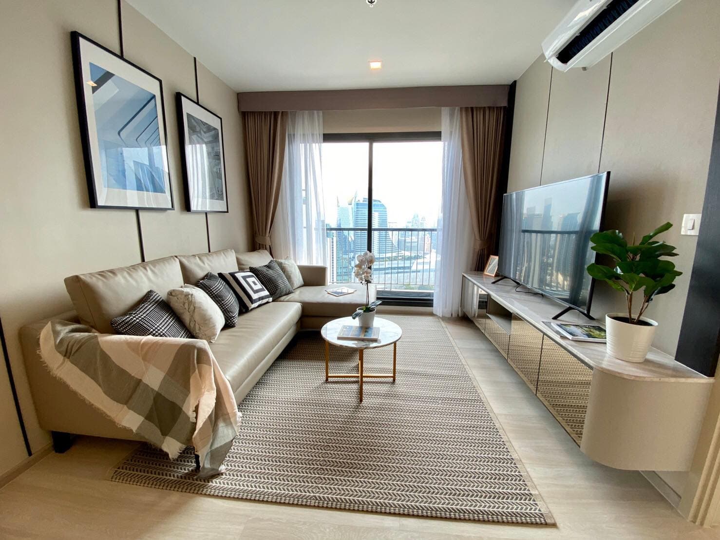1530 – 109_living_room.jpg
