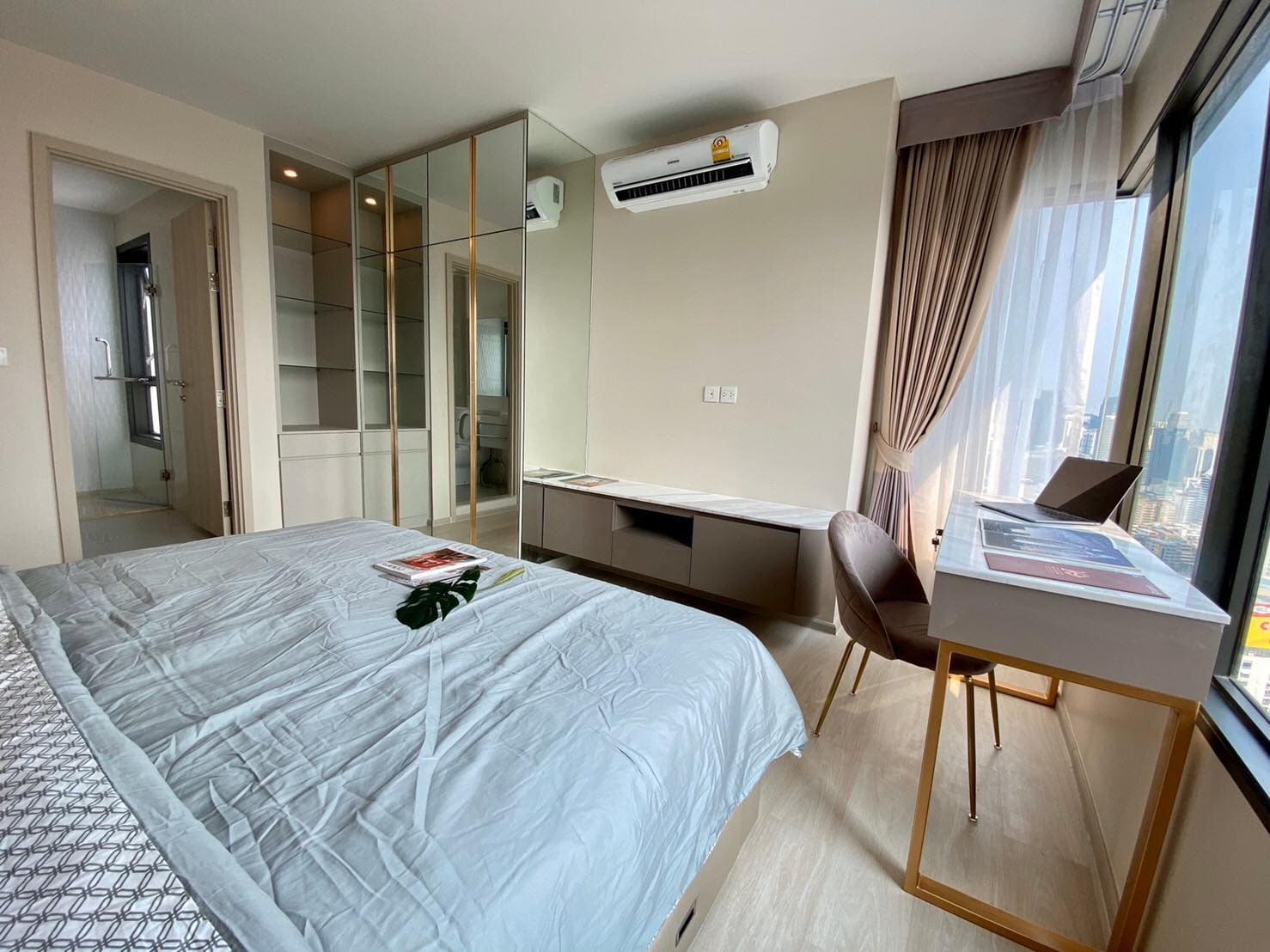 1530 – 201_bedroom.jpg