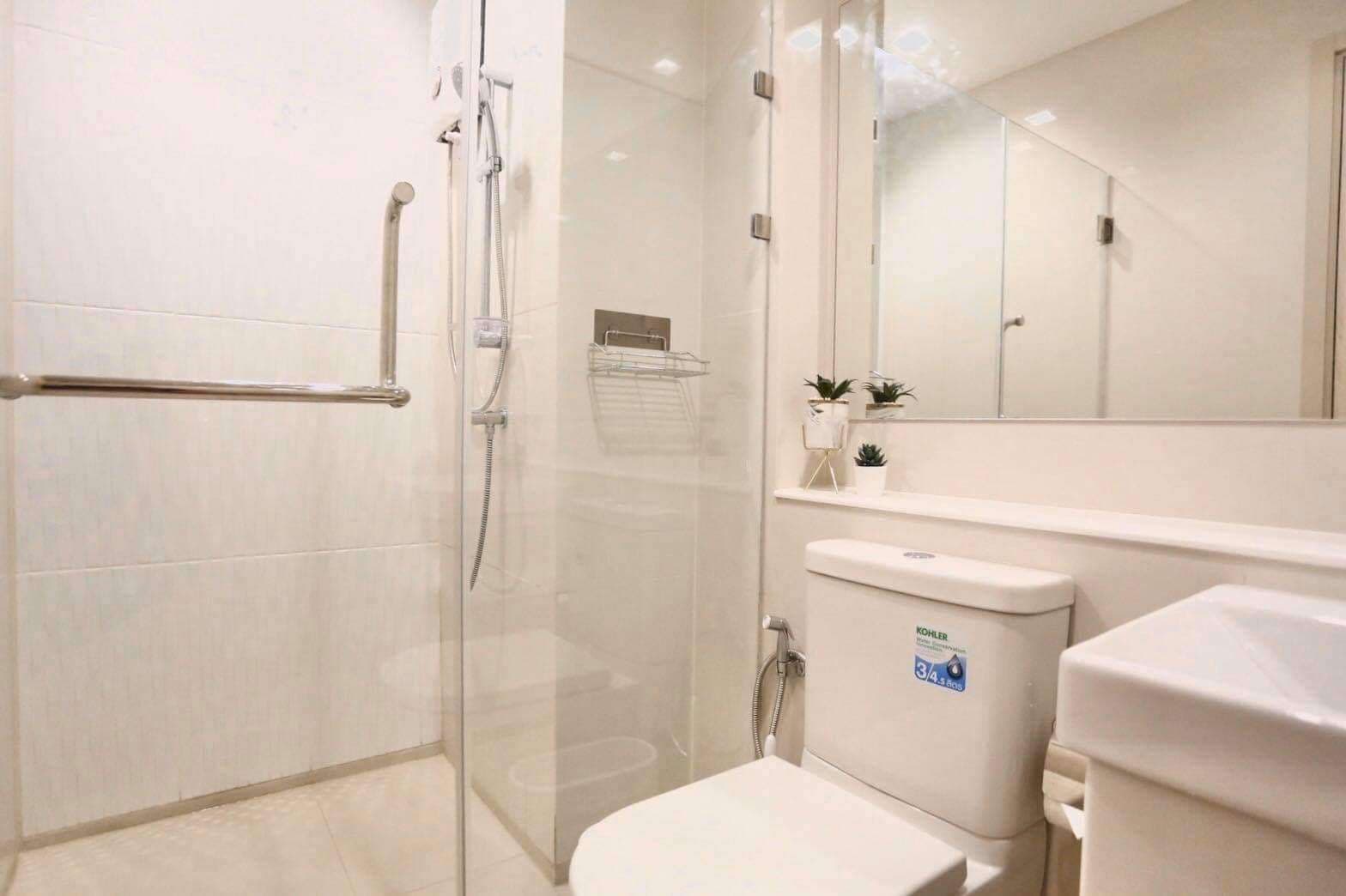 1533 – 301_bathroom.jpg
