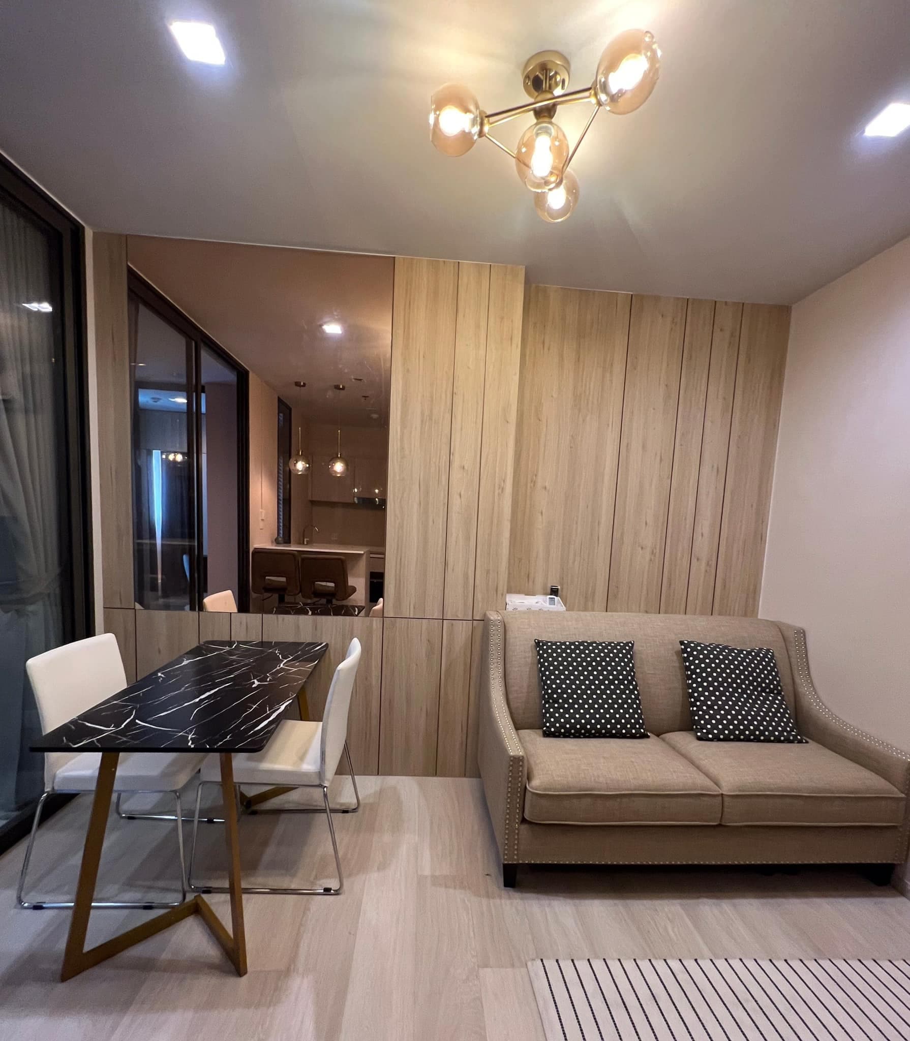 1534 – 103_living_room.jpg