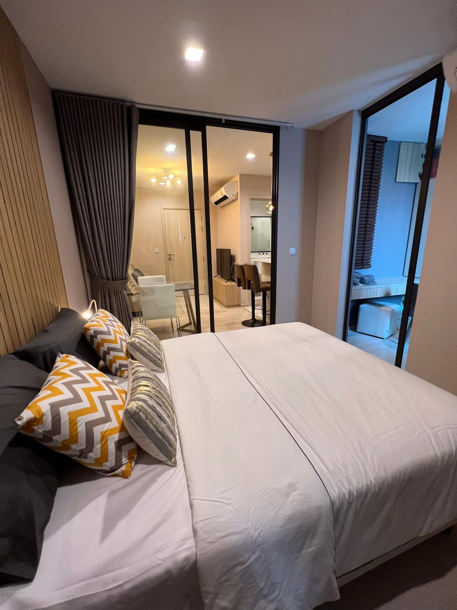 1534 – 201_bedroom.jpg