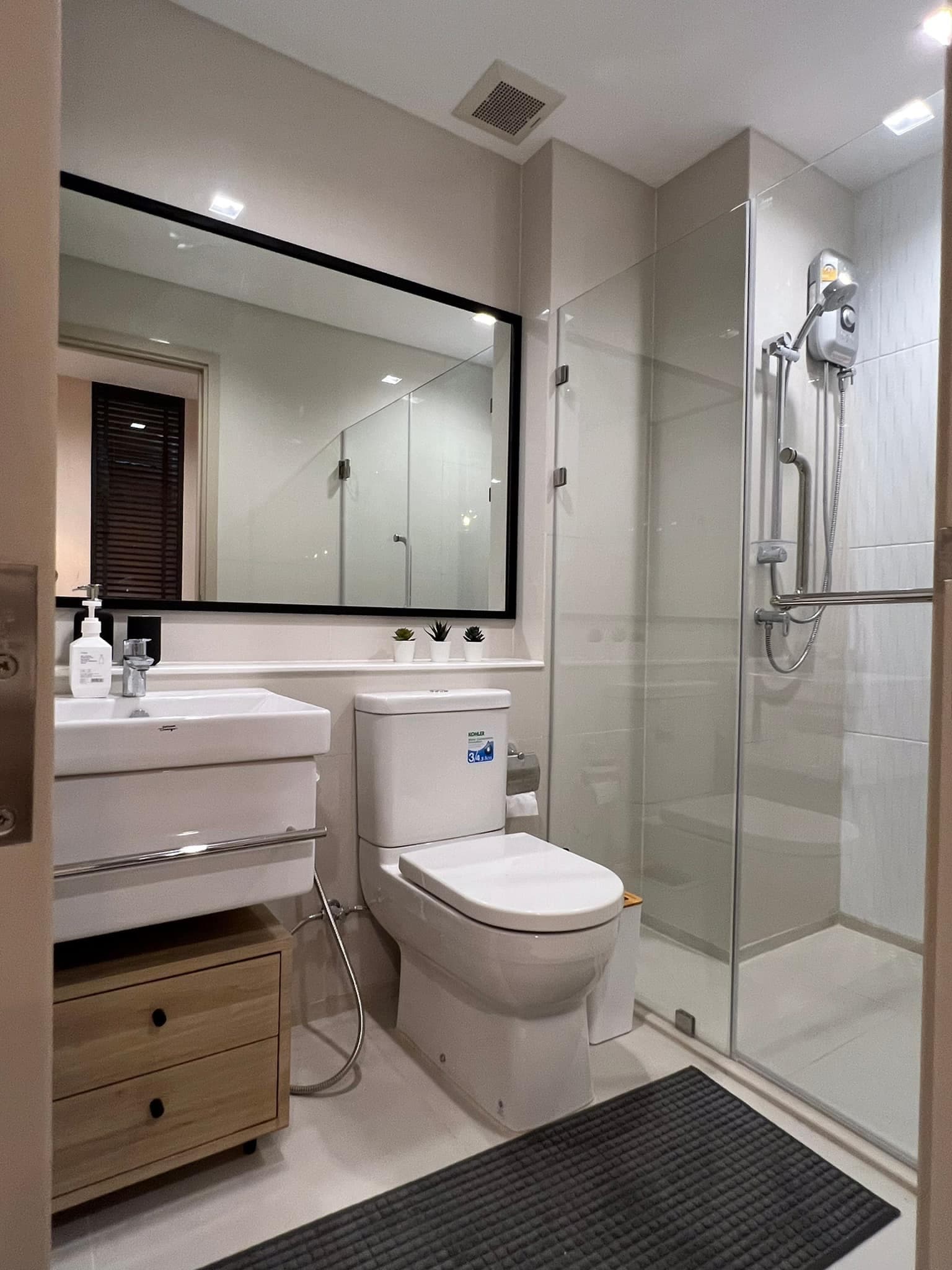 1534 – 302_bathroom.jpg
