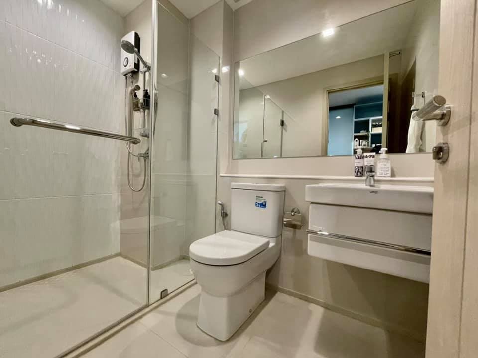 1541 – 301_bathroom.jpg