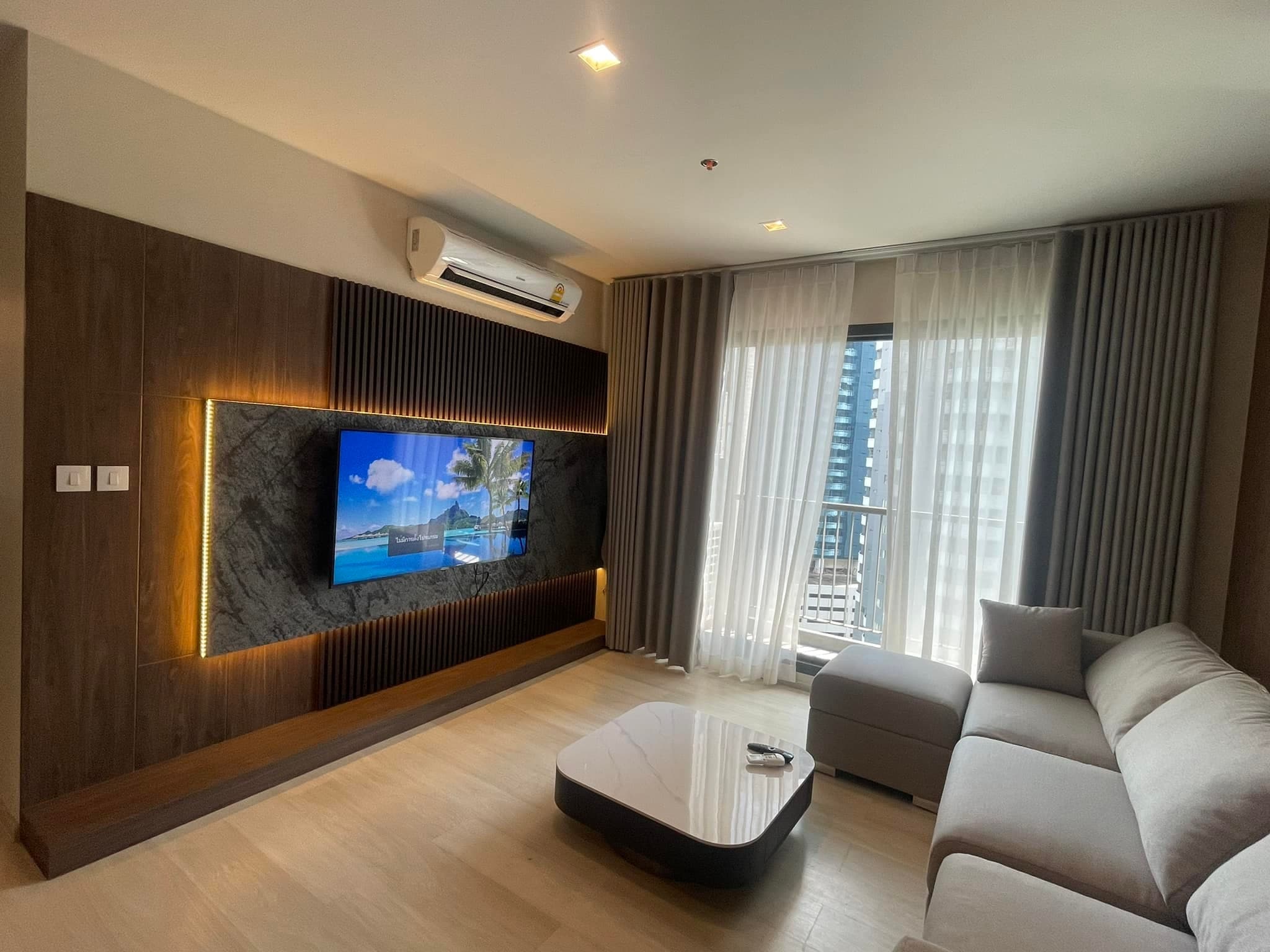 1542 – 101_living_room.jpg