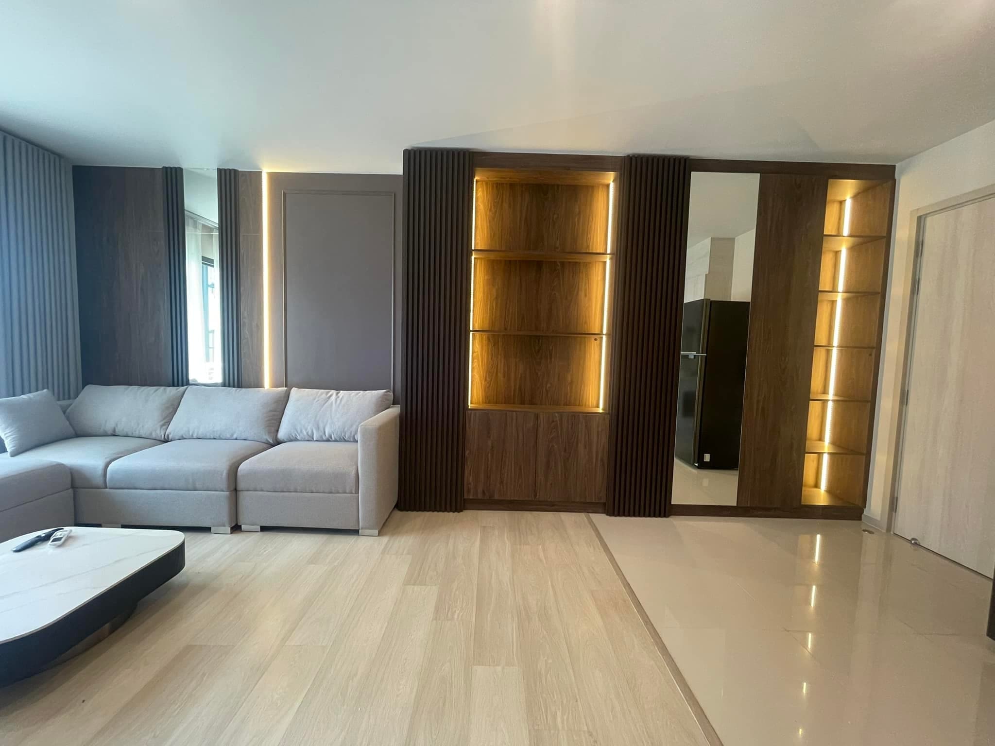 1542 – 102_living_room.jpg