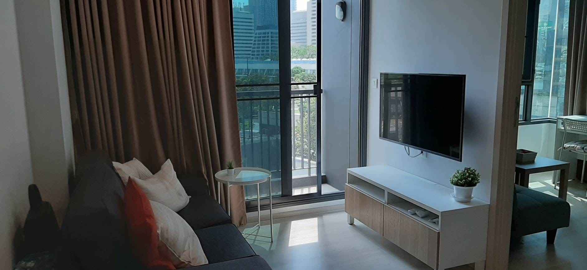 1543 – 102_living_room.jpg