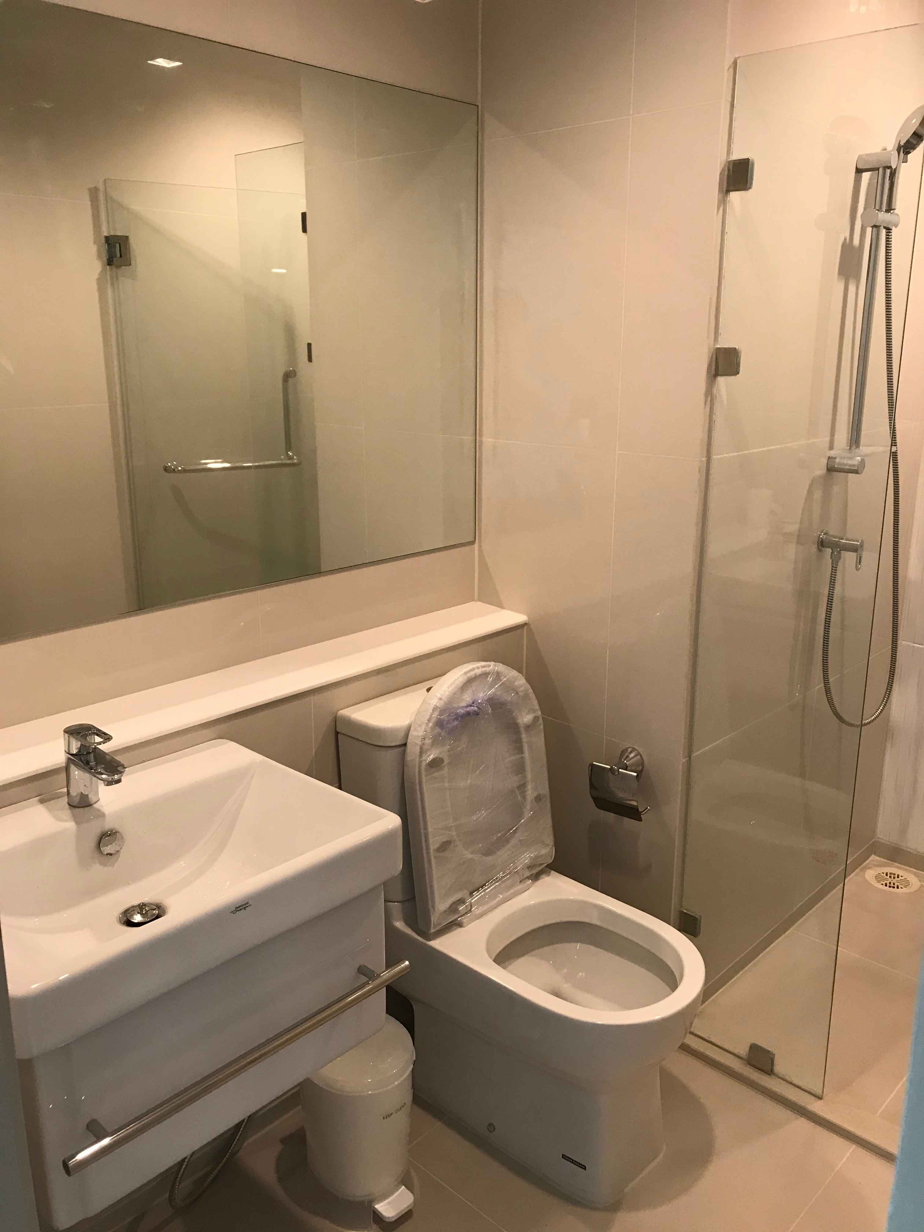 1543 – 301_bathroom.jpg