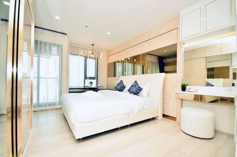 1544 – 202_bedroom.jpg