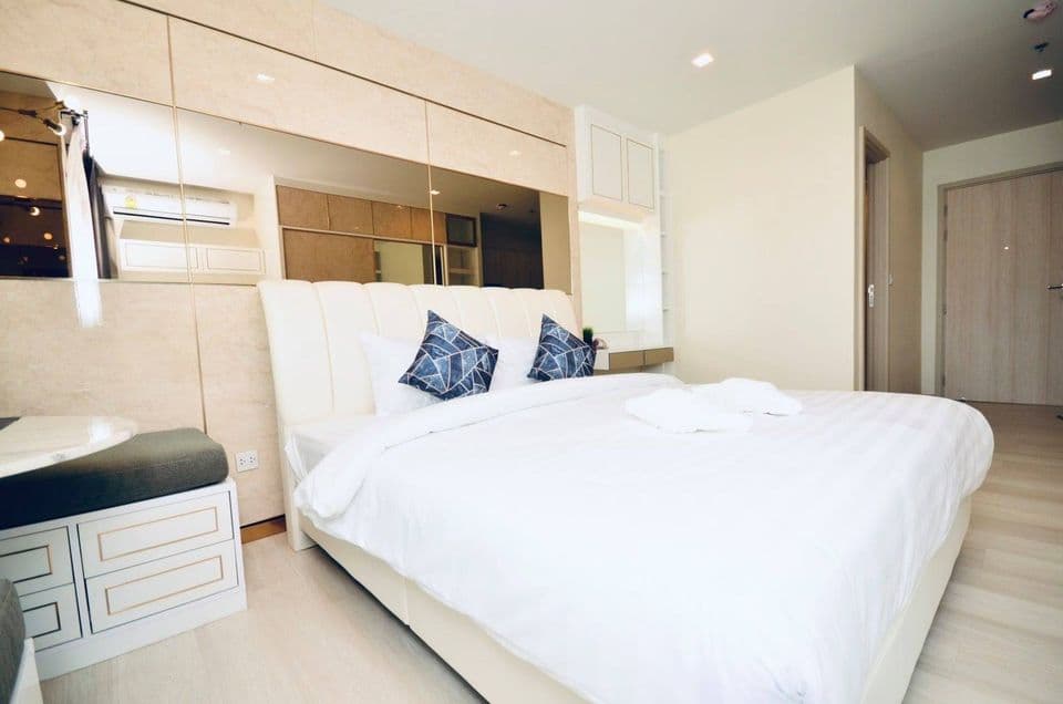 1544 – 204_bedroom.jpg