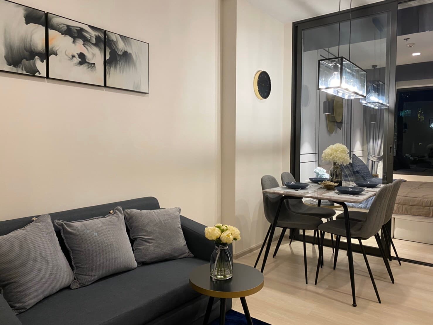 1545 – 101_living_room.jpg