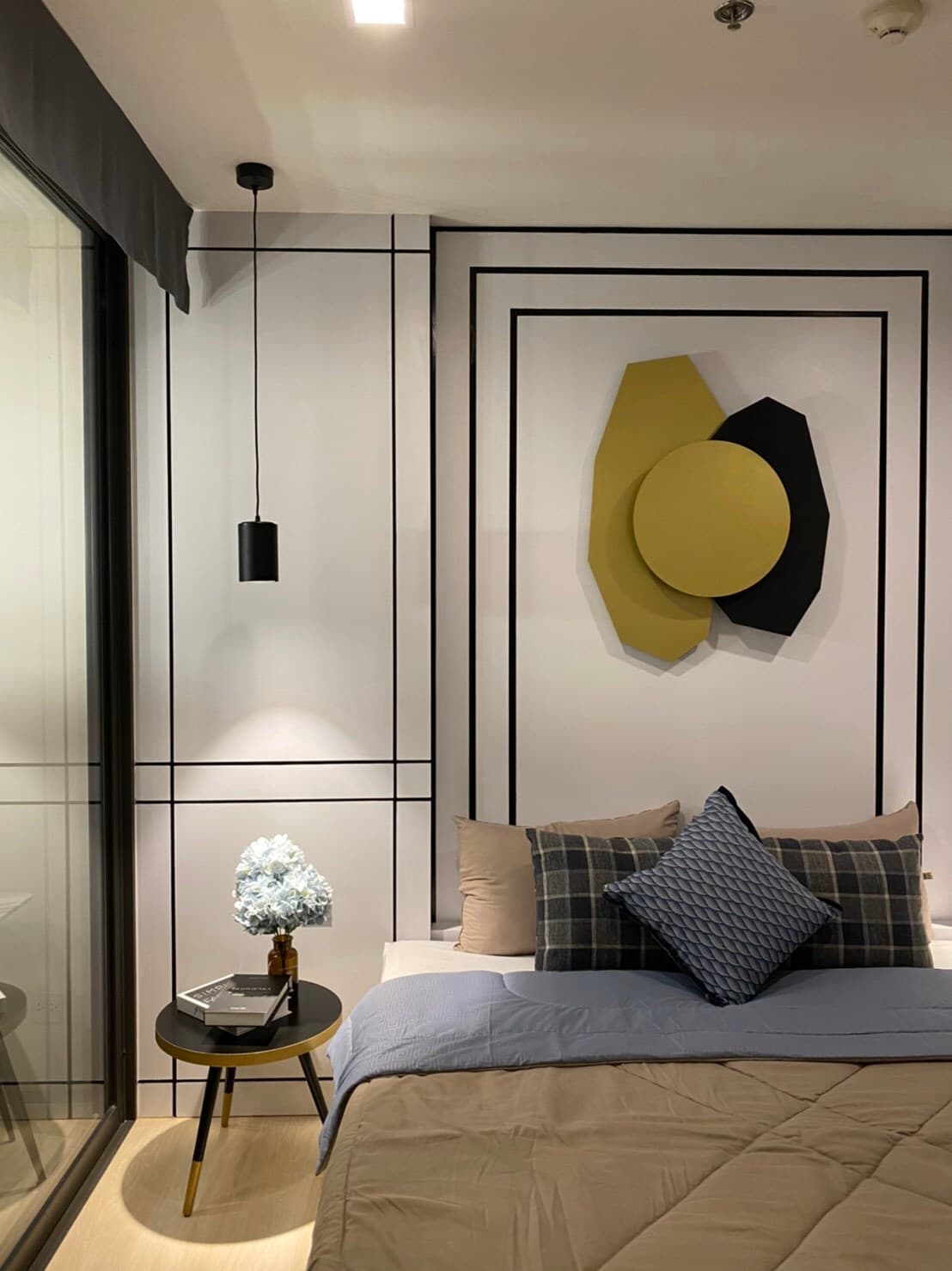 1545 – 102_living_room.jpg
