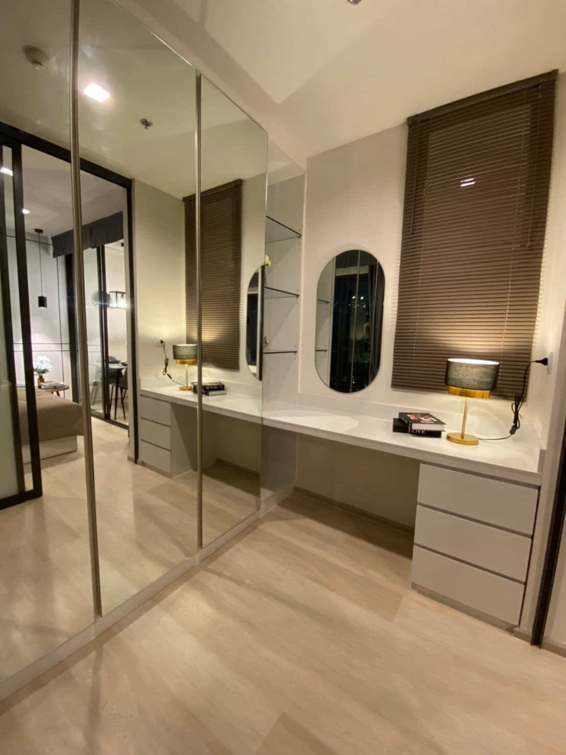 1545 – 301_bathroom.jpg